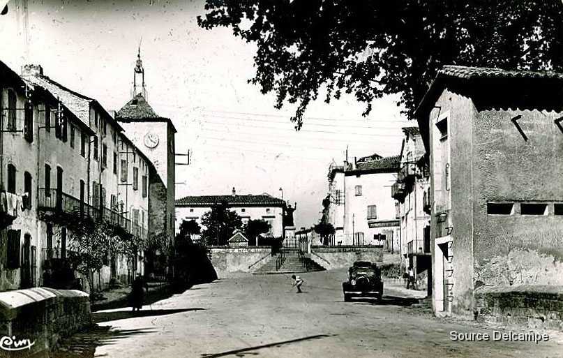 12 Saint Rome du Tarn Place du Riverain.jpg